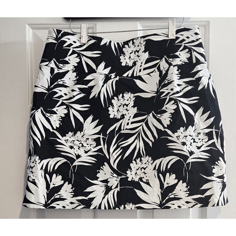 Women's S.C & Co. Black/White Floral tummy Control Pull On Skort/Skirt Large - Picture 4 of 6